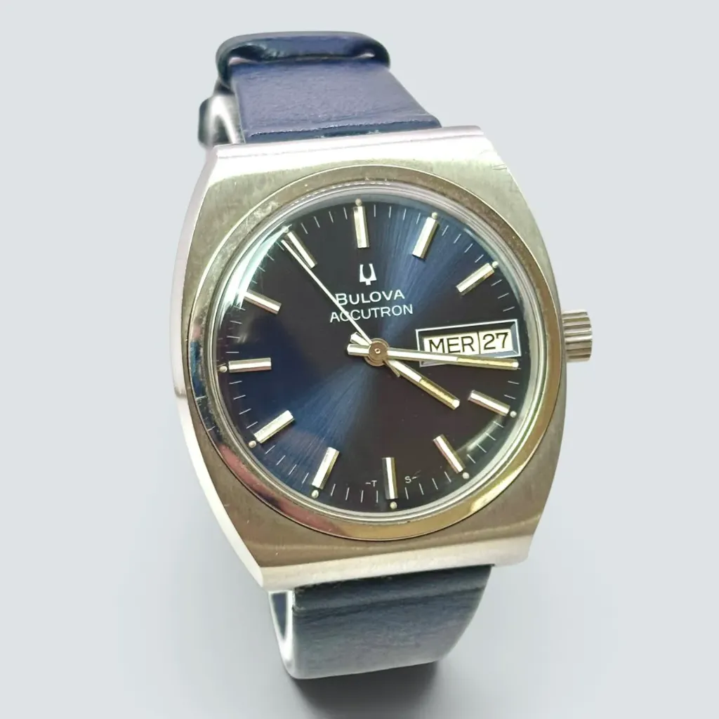 [479] Bulova Accutron jour date - boite originale - cal. 2182 - 1974
